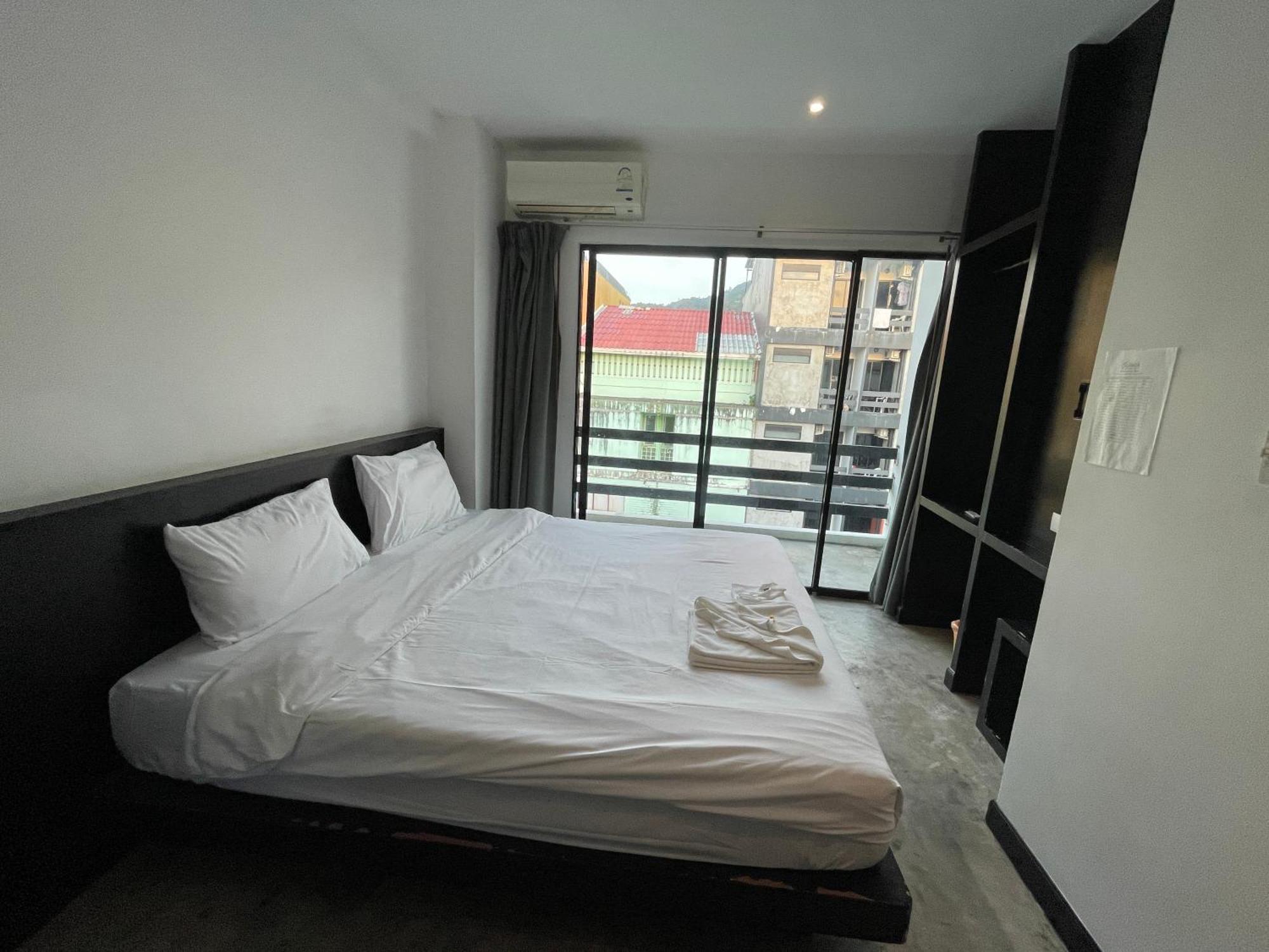 Islanda Hotel Patong Экстерьер фото